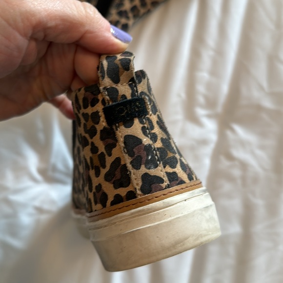 Toms Bryce sneaker booties in animal print. Size 8.5 - Picture 6 of 8